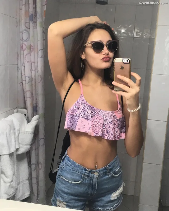 Ella Purnell photo 17 of 810