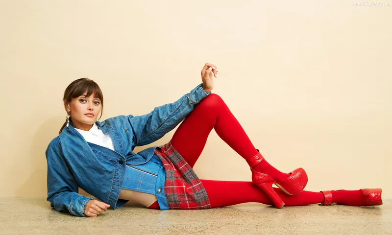 Ella Purnell photo 21 of 810