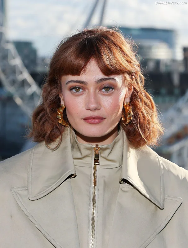 Ella Purnell photo 21 of 810