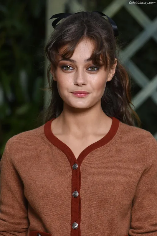 Ella Purnell photo 24 of 810