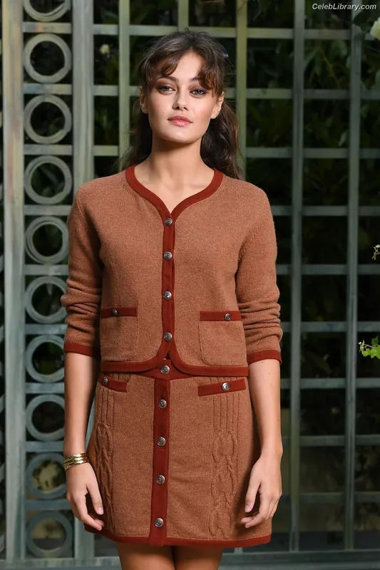 Ella Purnell photo 3 of 810