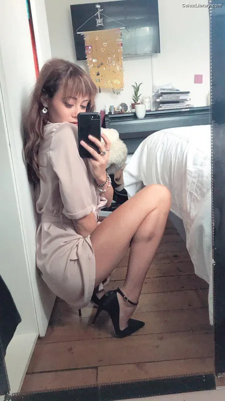 Ella Purnell photo 14 of 810