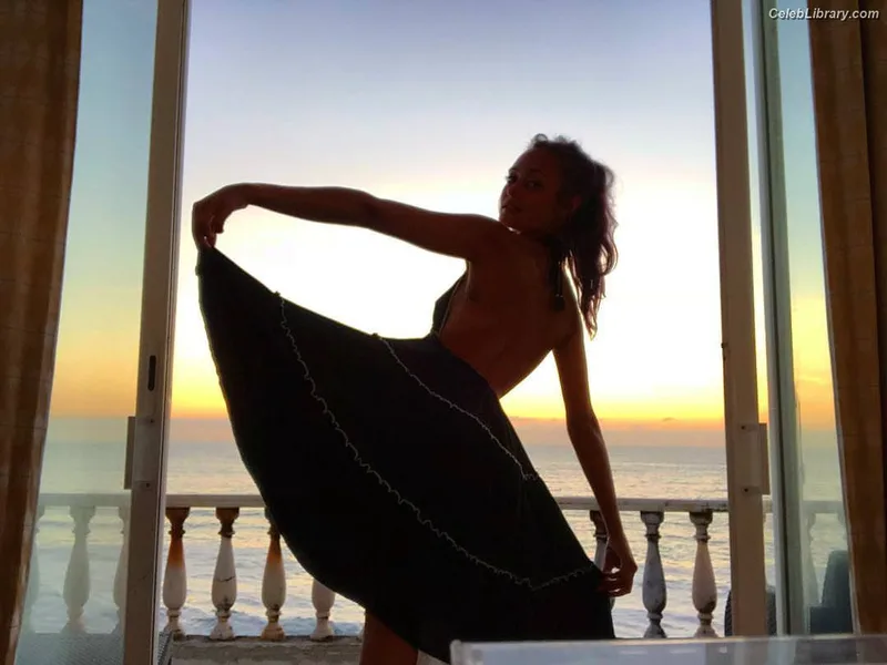 Ella Purnell photo 18 of 810