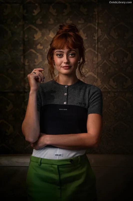 Ella Purnell photo 10 of 810
