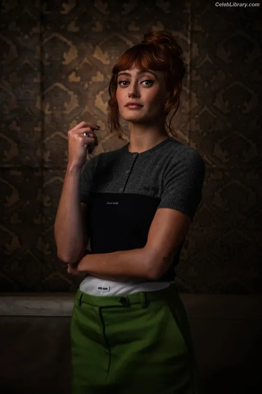 Ella Purnell photo 11 of 810