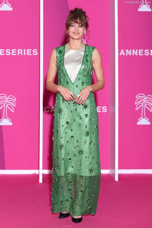 Ella Purnell photo 5 of 810