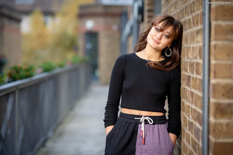 Ella Purnell photo 10 of 810