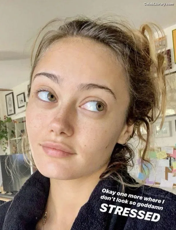 Ella Purnell photo 18 of 810