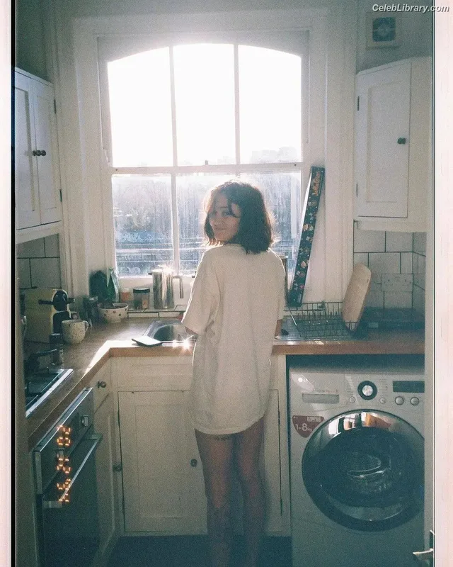 Ella Purnell photo 19 of 810