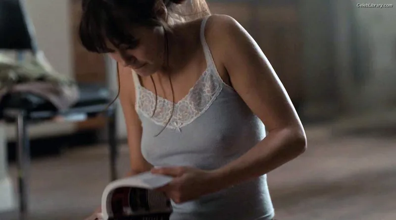 Ella Purnell photo 24 of 810