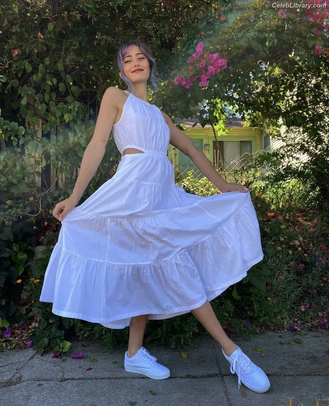 Ella Purnell photo 5 of 810