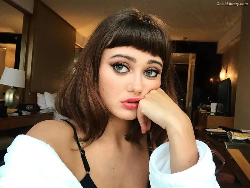 Ella Purnell photo 19 of 810
