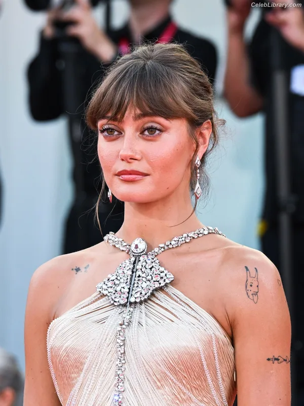 Ella Purnell photo 20 of 810