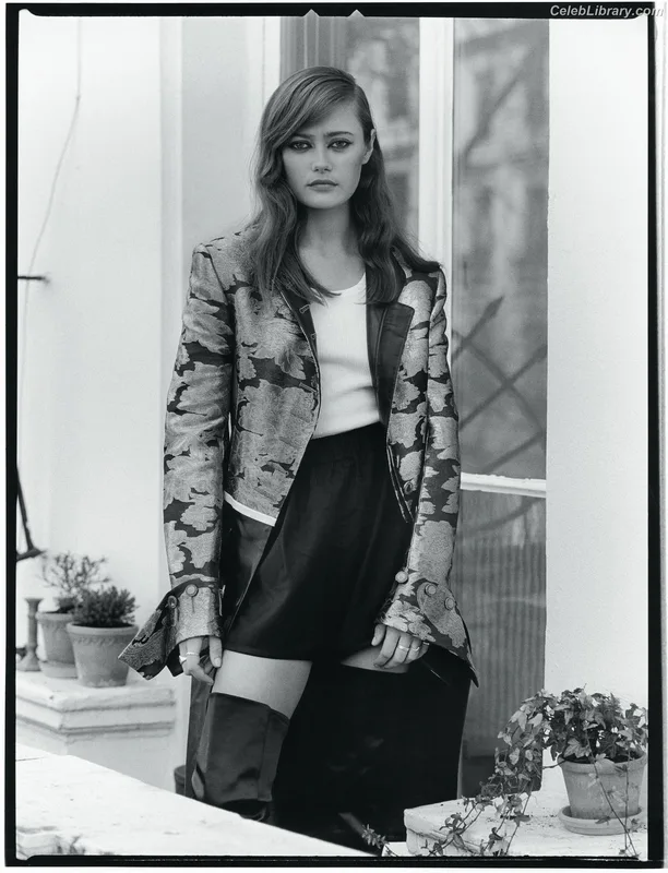 Ella Purnell photo 23 of 810