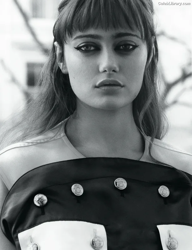 Ella Purnell photo 5 of 810