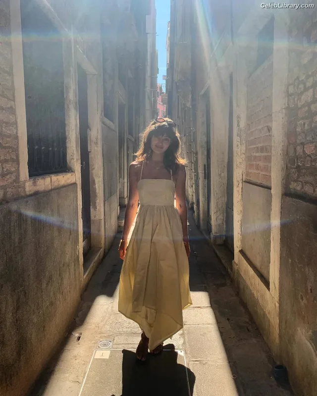 Ella Purnell photo 12 of 810