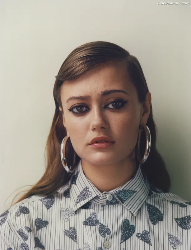 Ella Purnell photo 14 of 810