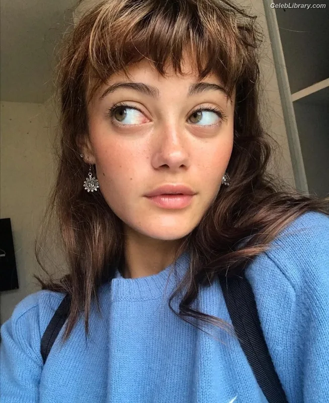 Ella Purnell photo 15 of 810