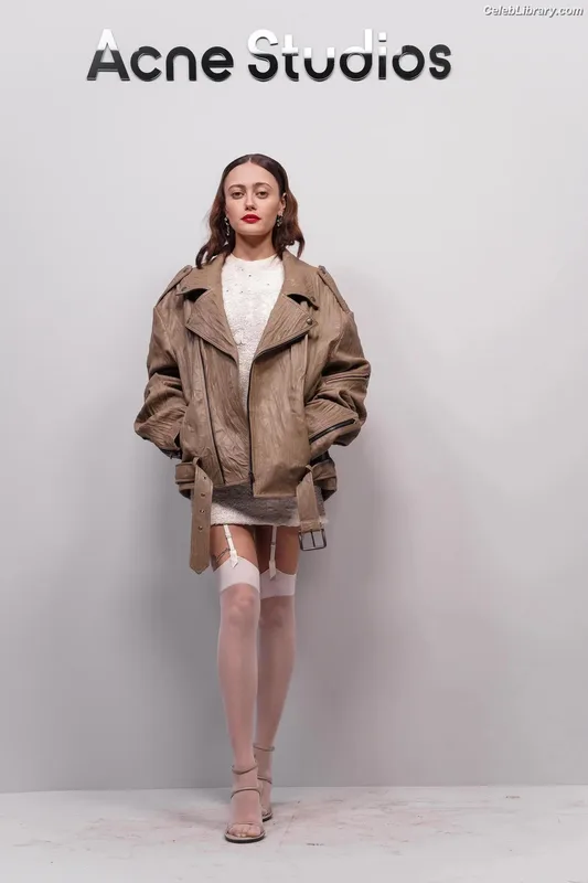 Ella Purnell photo 19 of 810
