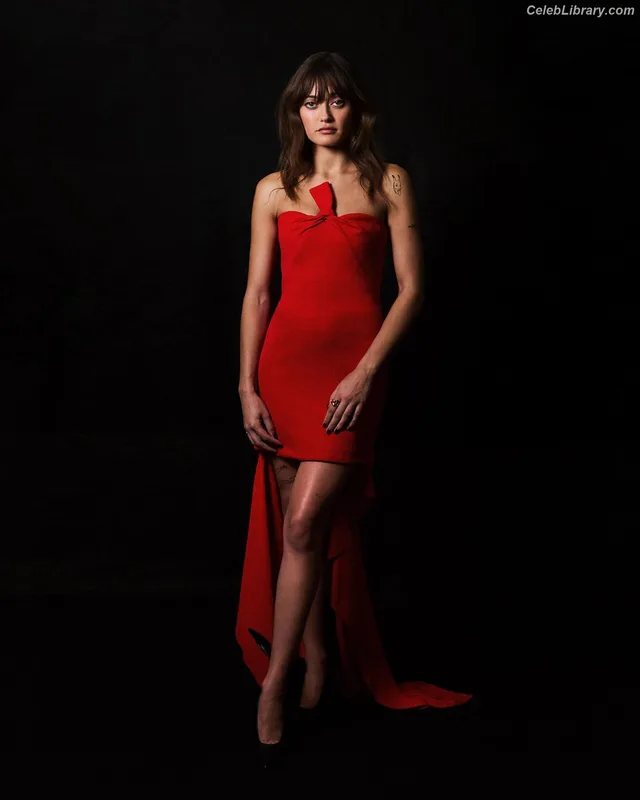 Ella Purnell photo 3 of 810