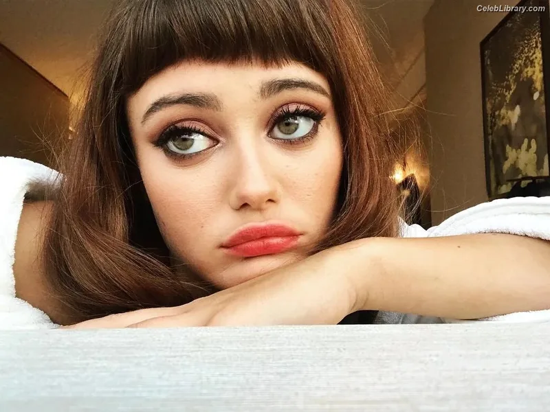 Ella Purnell photo 18 of 810