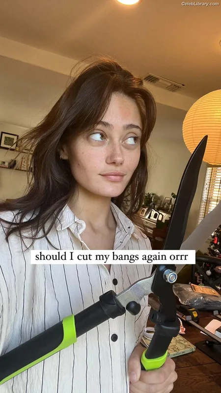 Ella Purnell photo 21 of 810