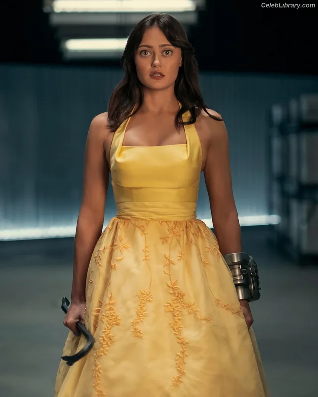 Ella Purnell photo 8 of 810