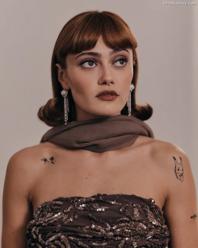 Ella Purnell photo 6 of 810
