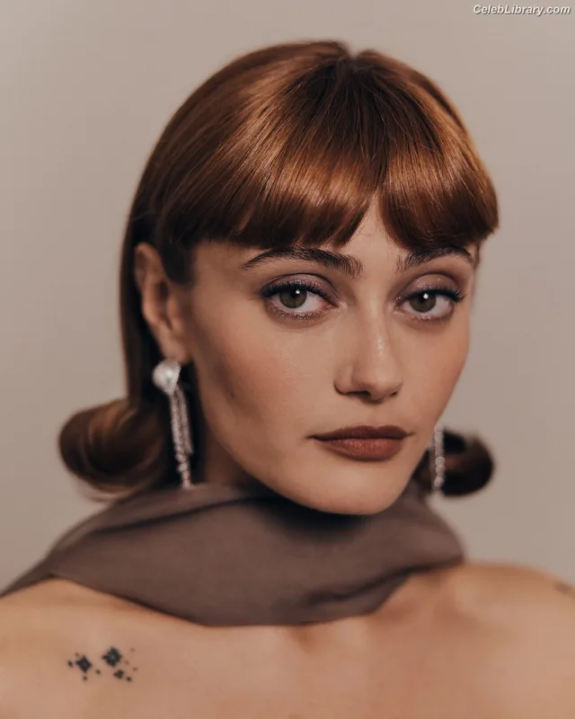 Ella Purnell photo 11 of 810