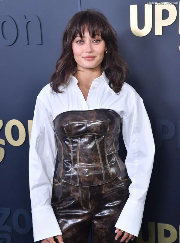 Ella Purnell photo 13 of 810