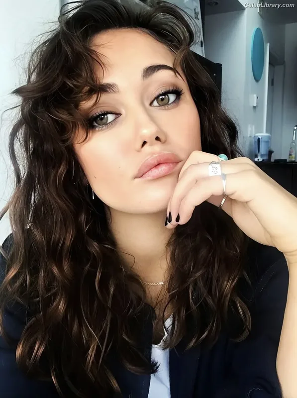 Ella Purnell photo 21 of 810