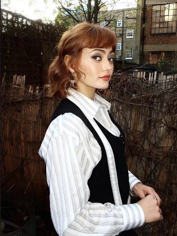 Ella Purnell photo 24 of 810