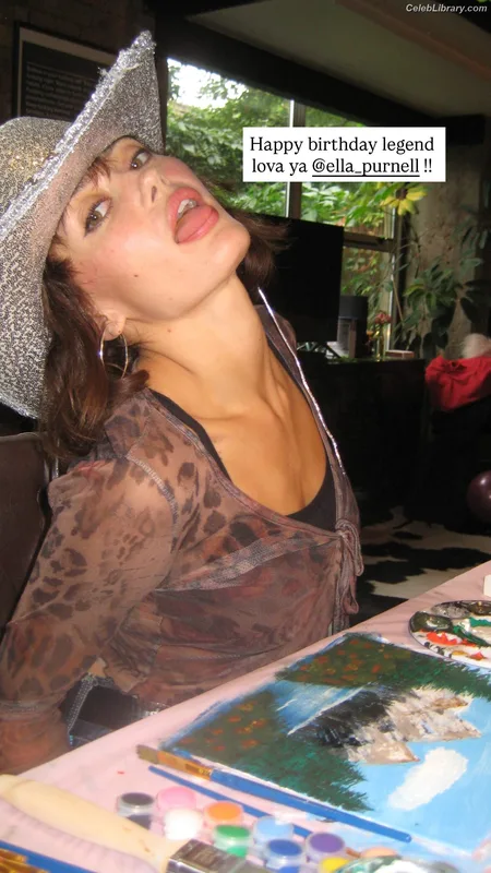 Ella Purnell photo 20 of 810