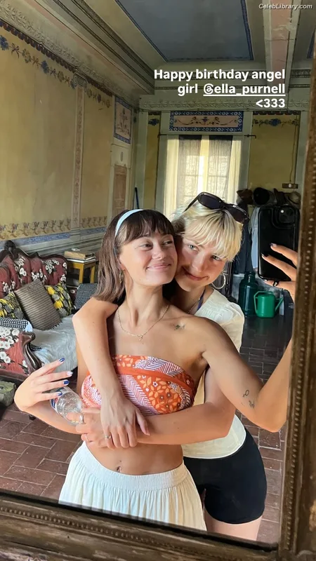 Ella Purnell photo 21 of 810