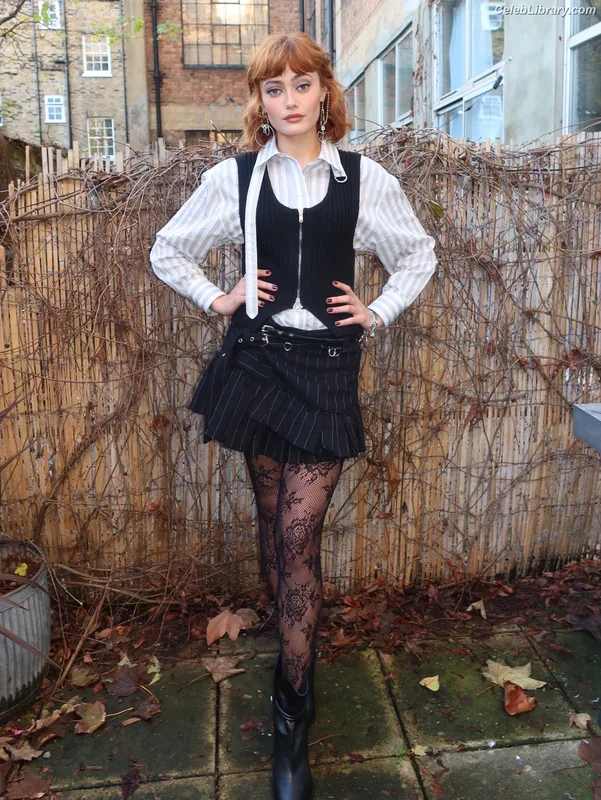 Ella Purnell photo 7 of 810