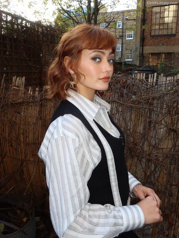 Ella Purnell photo 8 of 810