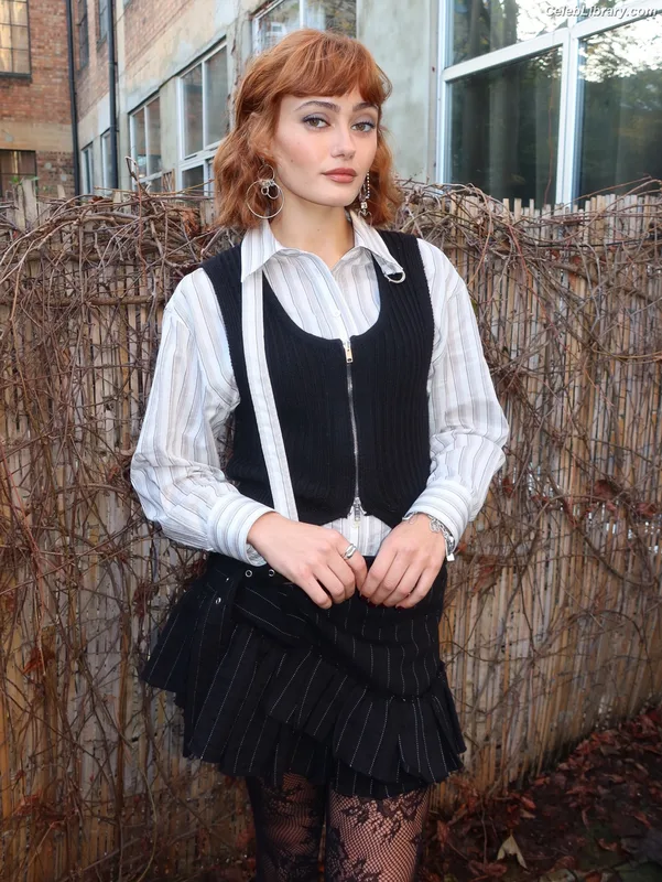 Ella Purnell photo 9 of 810
