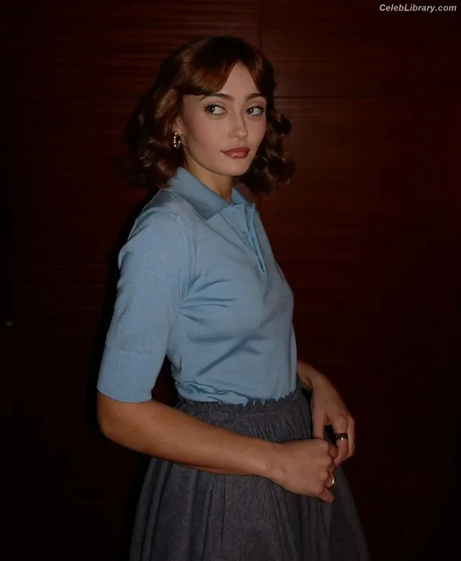 Ella Purnell photo 24 of 810