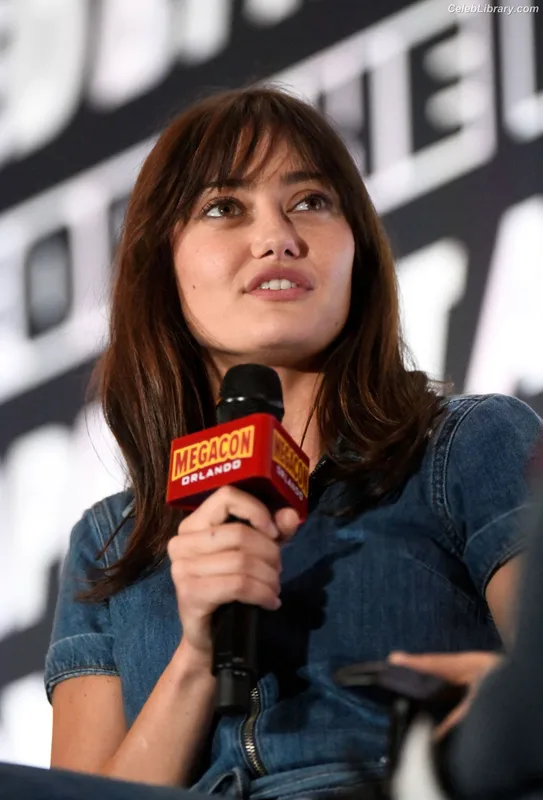 Ella Purnell photo 10 of 810