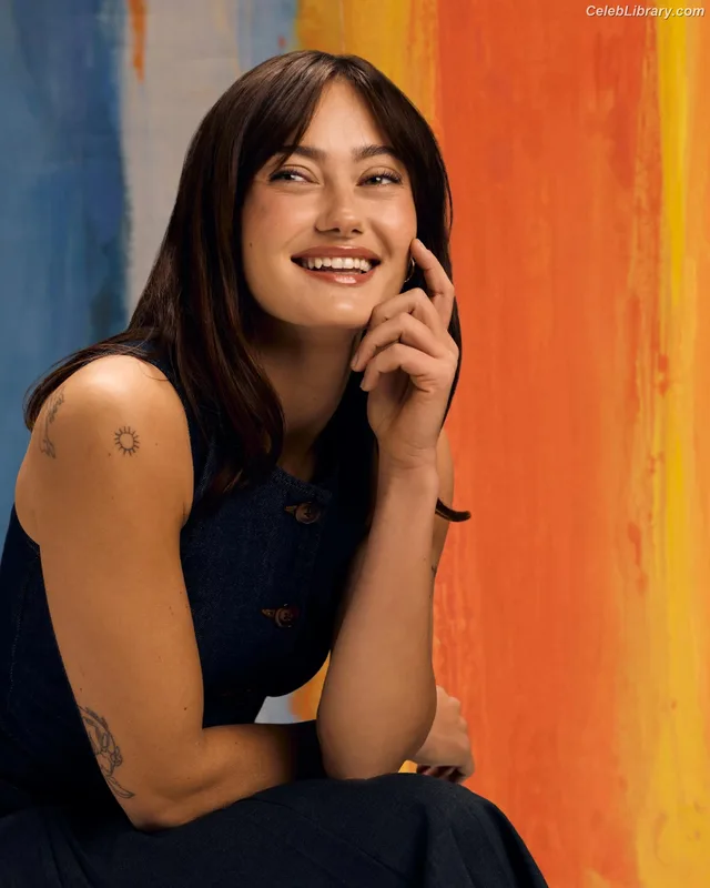 Ella Purnell photo 22 of 810