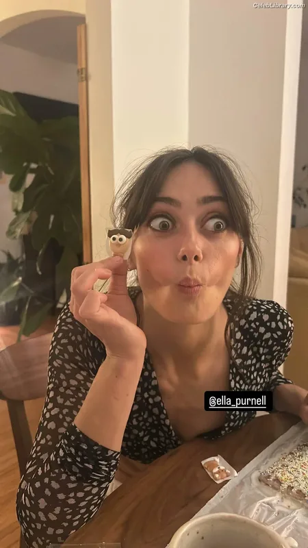 Ella Purnell photo 23 of 810