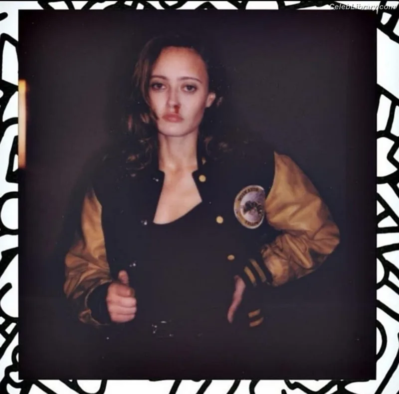 Ella Purnell photo 20 of 810