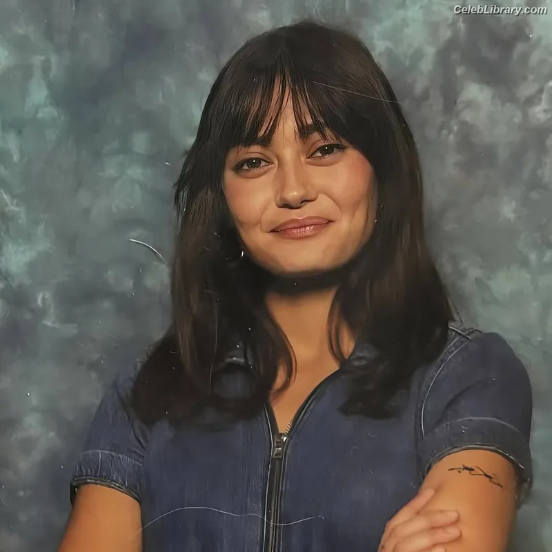 Ella Purnell photo 5 of 810