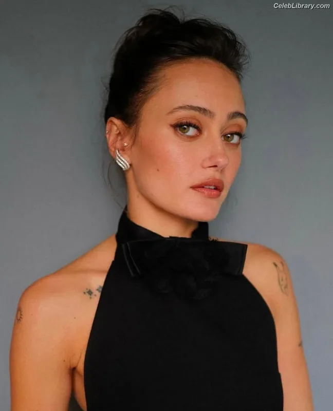 Ella Purnell photo 11 of 810
