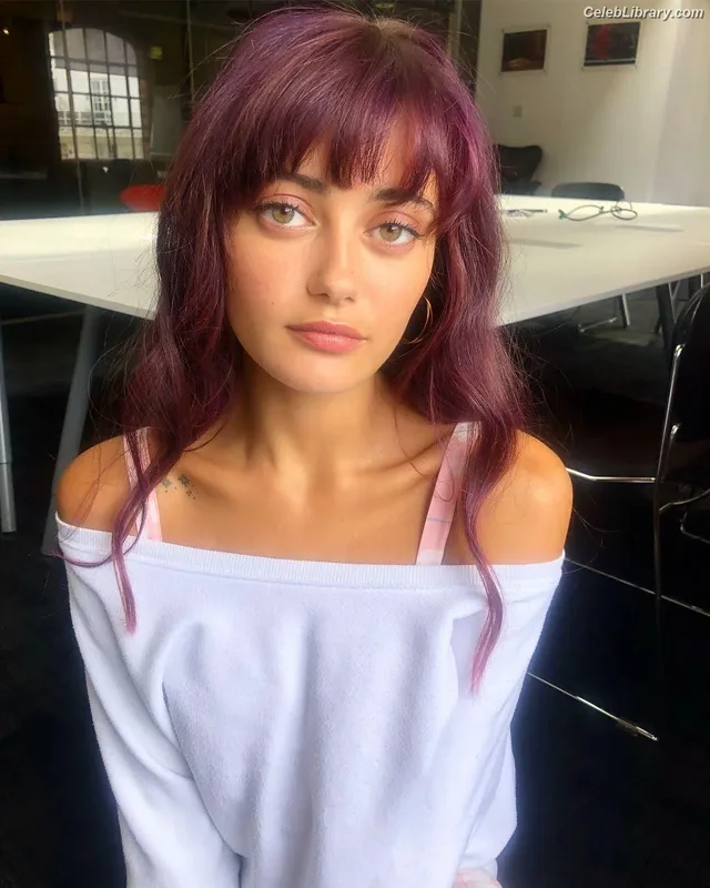 Ella Purnell photo 14 of 810