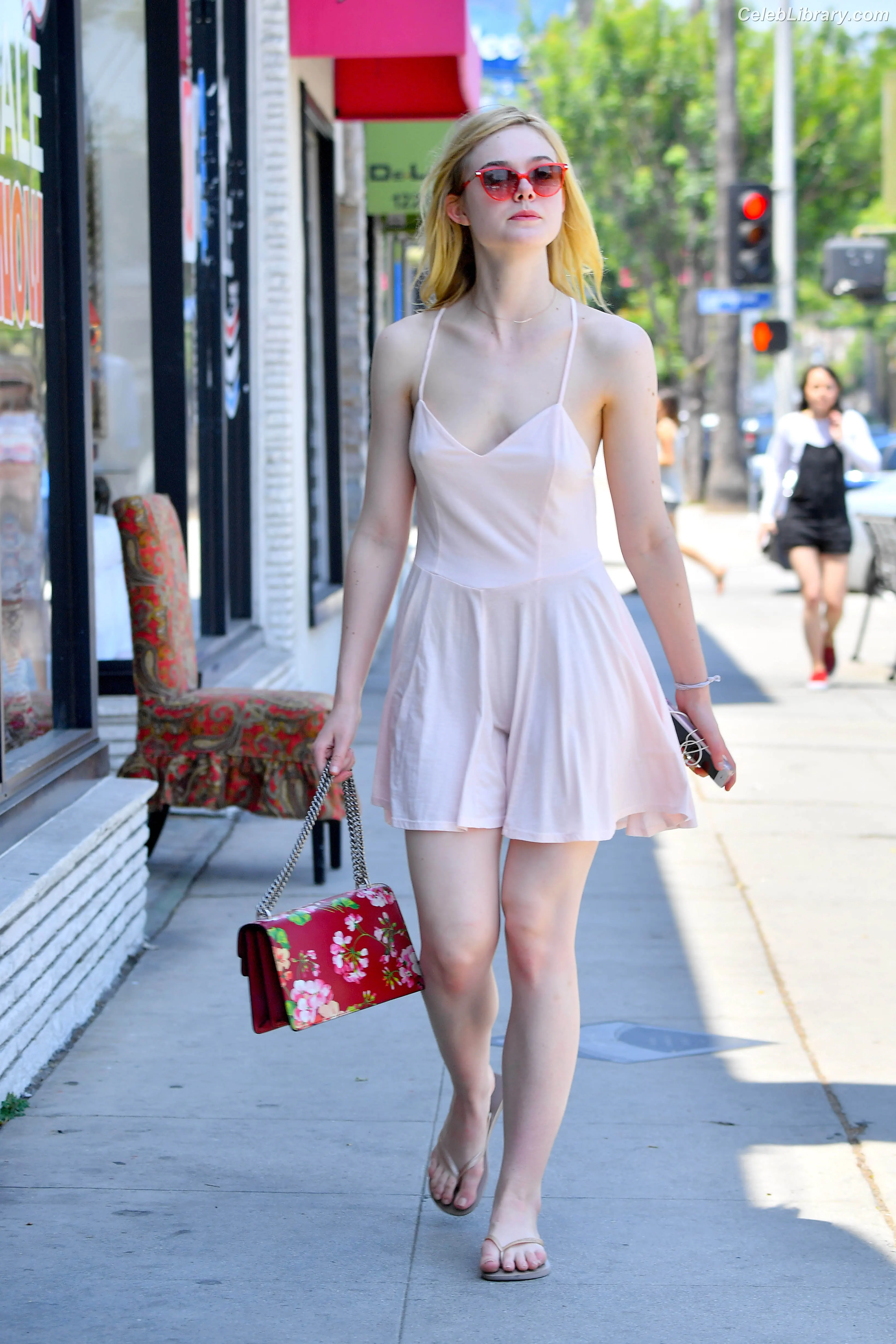 Elle Fanning photo 24 of 4118