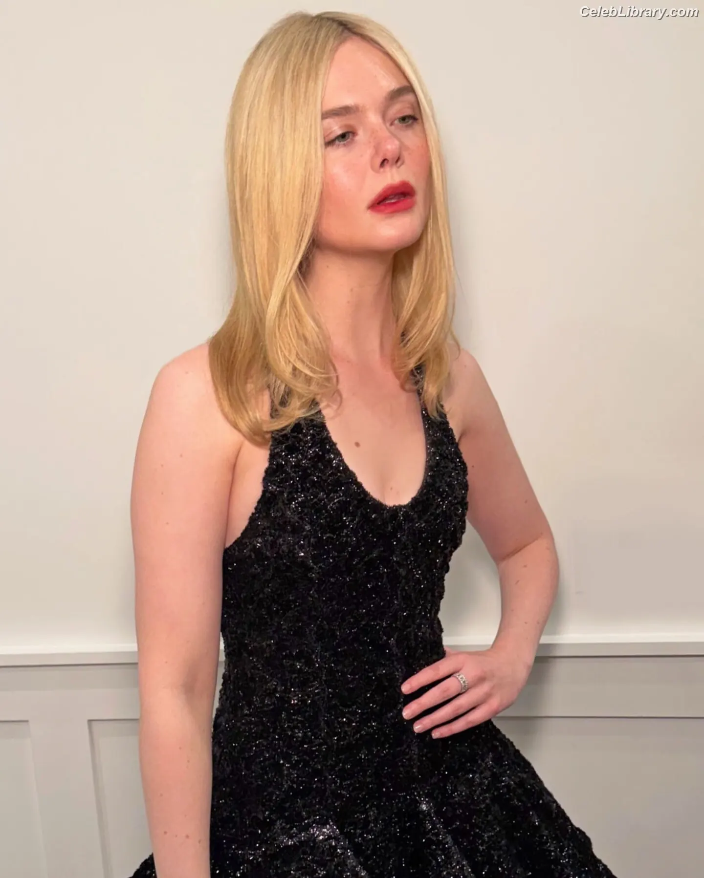 Elle Fanning photo 19 of 4118