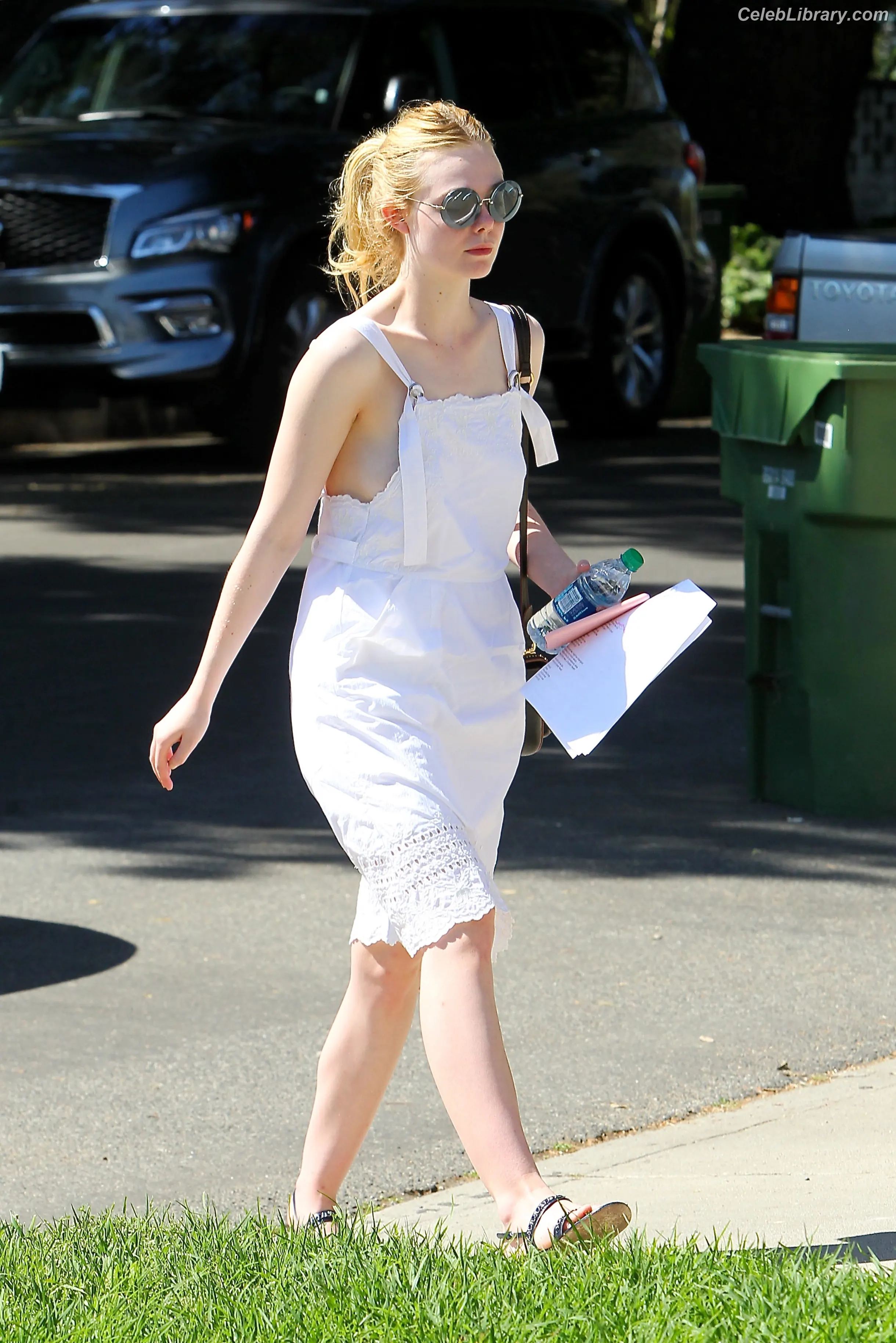 Elle Fanning photo 7 of 4118