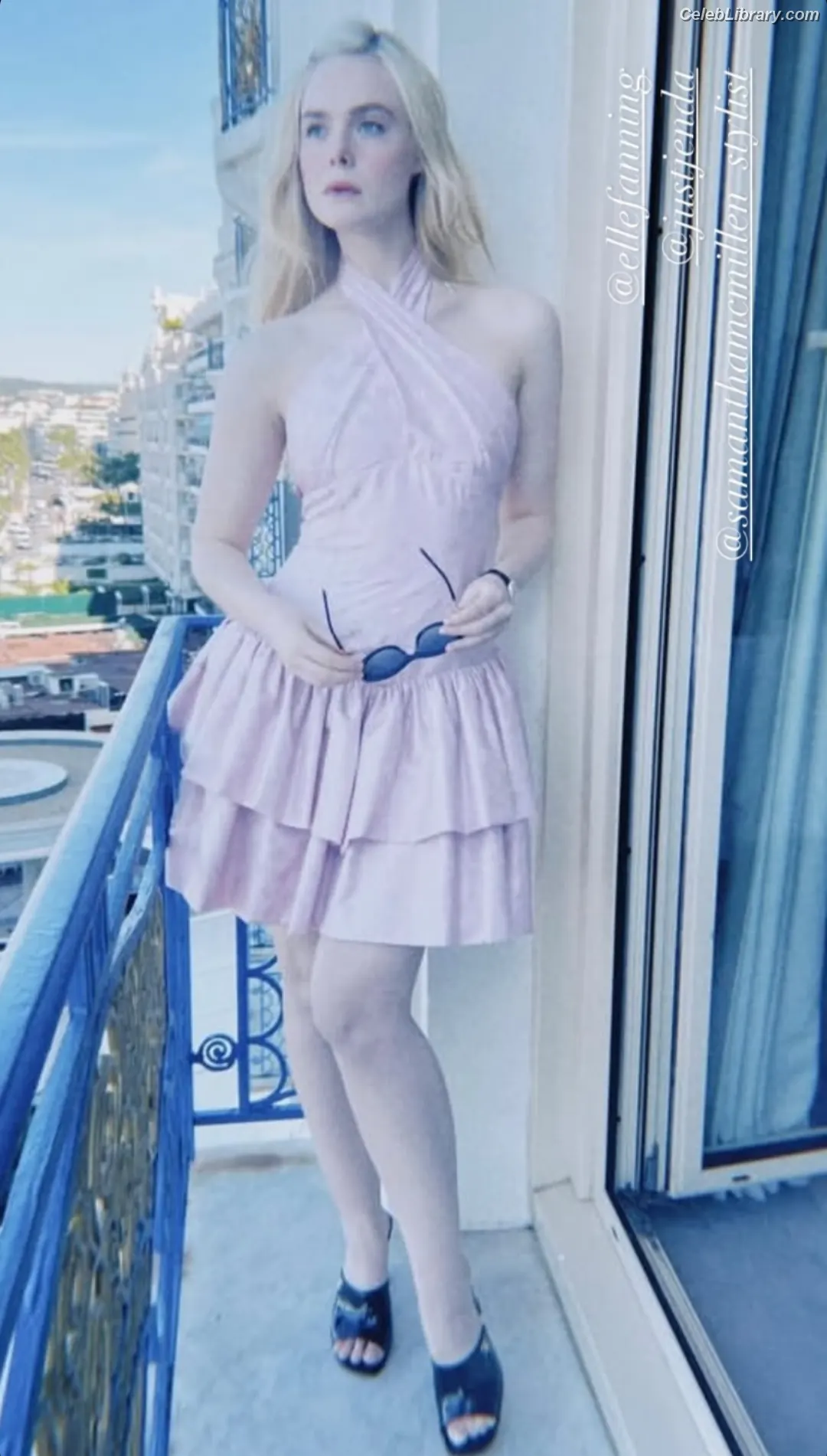 Elle Fanning photo 11 of 4118