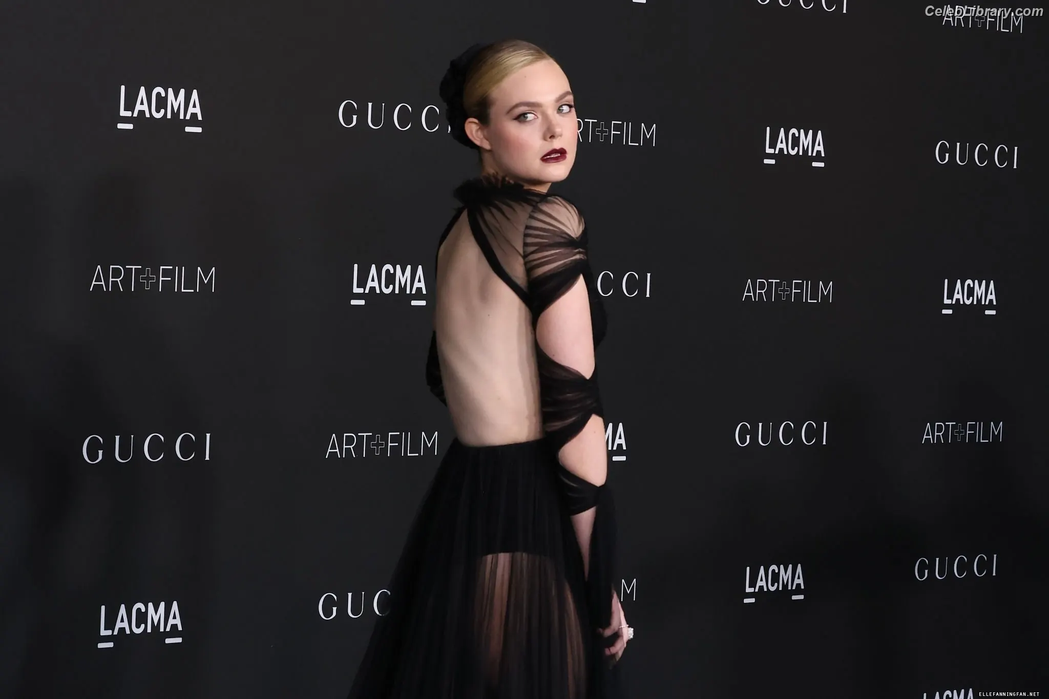 Elle Fanning photo 10 of 4118